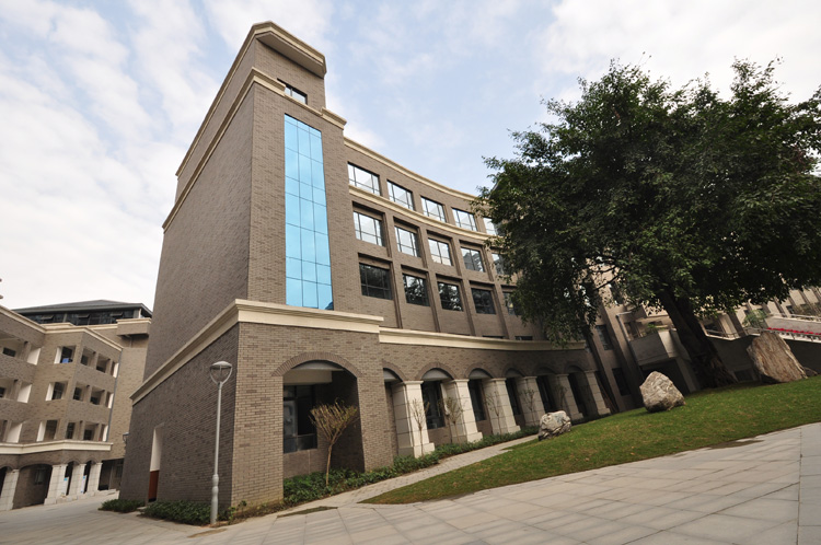 成都7中林荫高考喜报,成都七中林荫校区高考喜报前十名