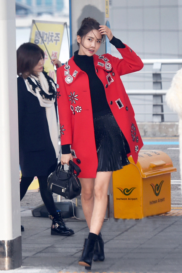 冬天大衣适合搭配什么样的包包,今年冬天穿的羊绒大衣怎么搭配