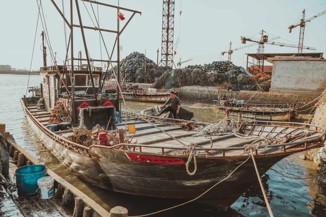 生活在海边的人皮肤特点,日照海边的魅力