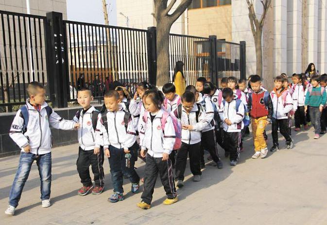 开学季学生奇葩名字,学校学生的奇葩名字