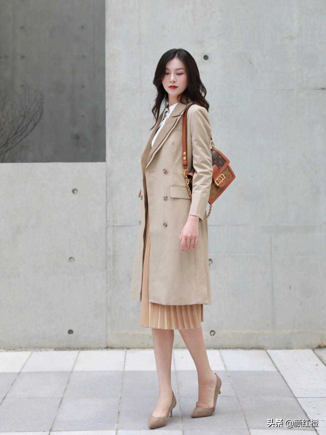 驼色长款冬季风衣的最佳搭配,秋天穿不厌的风衣驼色款更经典