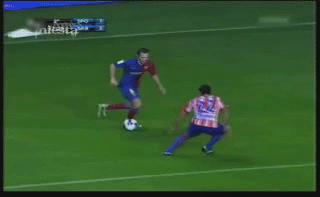 小罗看大罗钟摆过人,大罗脚后跟挑球过人