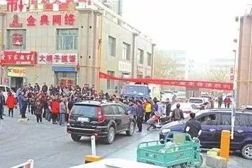 业主用车堵小区屡屡发生，物业如何处置才算恰当？