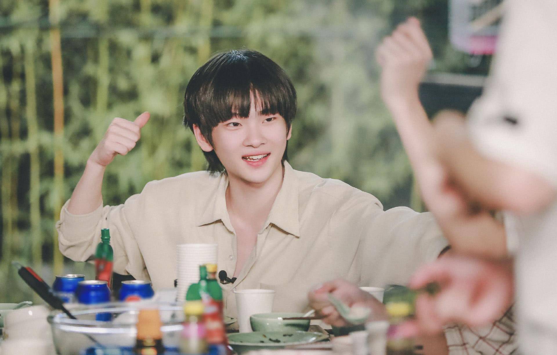 人前是巨星，人后是赚钱工具？这7位明星的爹妈，堪比“吸血鬼”