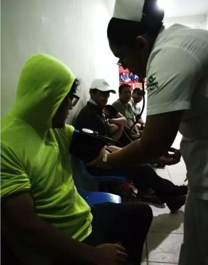 地球从南极到北极环绕一圈,地球跑一圈