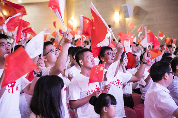大学观看国庆70周年阅兵仪式,上海高校阅兵感受