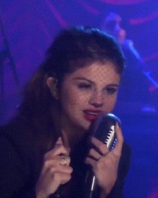 赛琳娜戈麦斯贾斯汀比伯恋爱经过,赛琳娜戈麦斯贾斯汀比伯同台