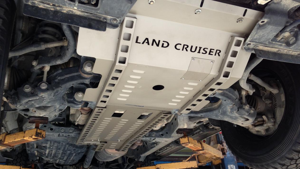 安装底盘护板不是全包围的好吗,新车需要安装底盘护板吗