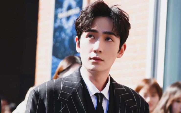 朱一龙没出名之前被冷落颁奖现场,朱一龙为什么抢压轴