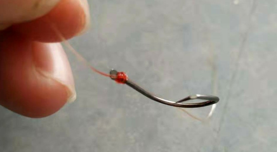 用笔芯做系钩器,怎么用圆珠笔自制绑钩神器