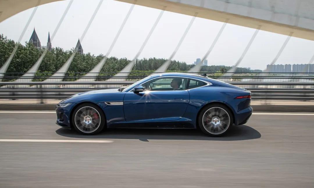 捷豹f-typevs保时捷718s宝马z4,2018款3.0t捷豹f-type现车