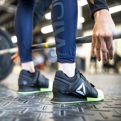 什么动作可以代替深蹲更有爆发力,多久的深蹲练习加强腿部力量啊