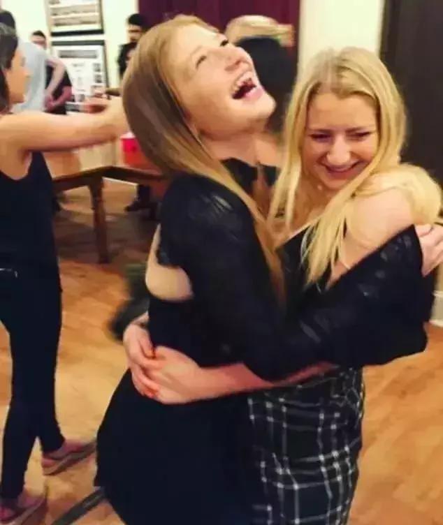 比尔盖茨女儿生活照片,比尔盖茨23岁女儿近照曝光