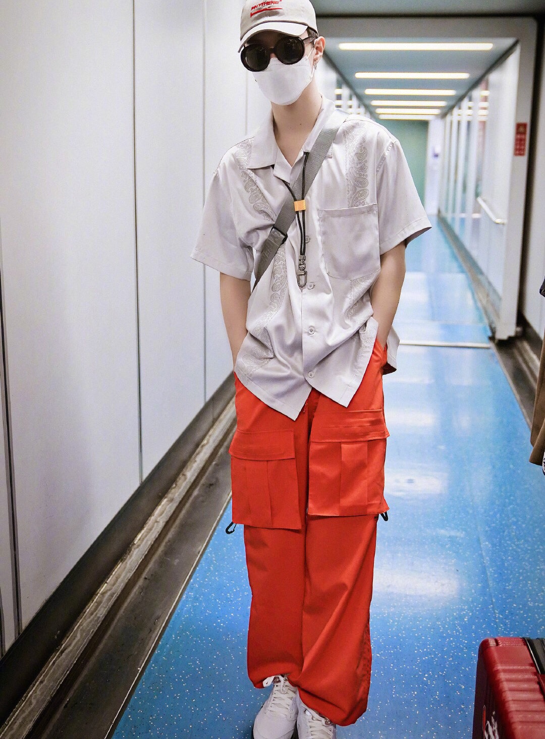 范丞丞同款毛衣外套蓝色格子 (范丞丞穿搭风格)