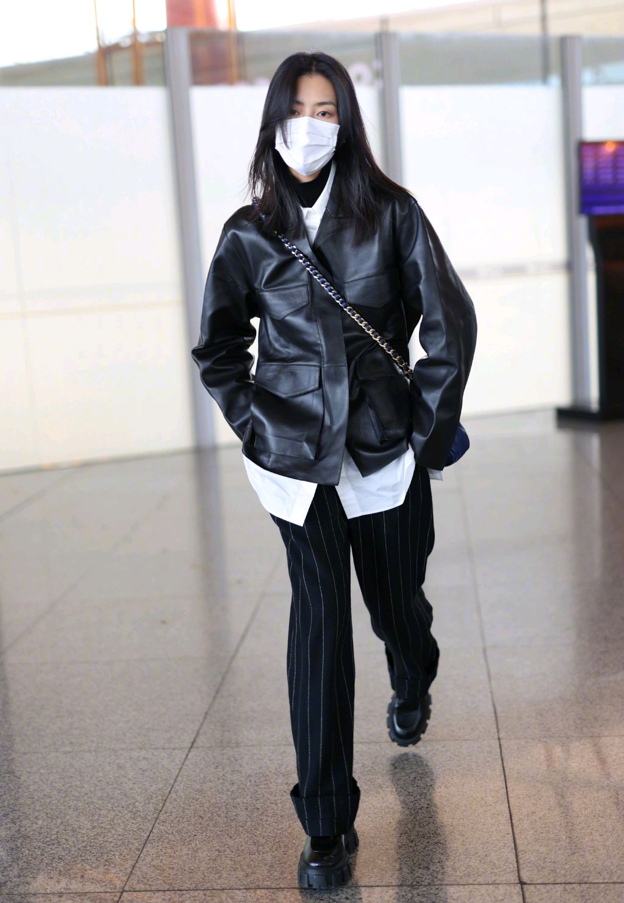 刘雯同款羊羔毛皮衣外套,刘雯的穿搭真高级