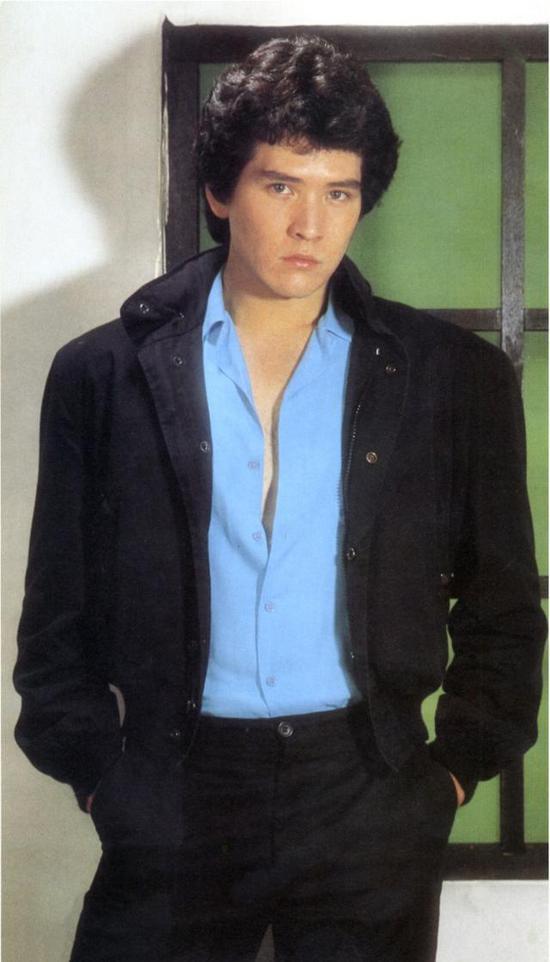 37岁的费翔,费翔62岁秀肌肉