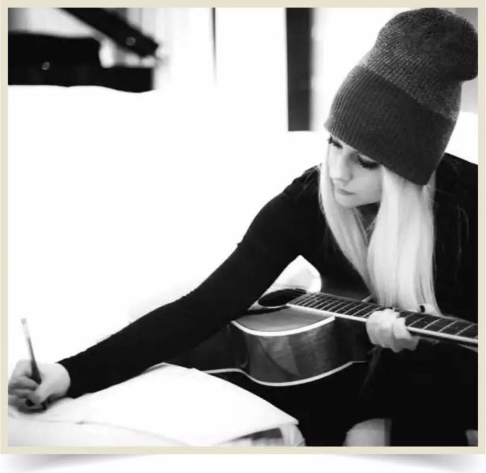 艾薇儿到底是不是替身 (艾薇儿替身阴谋真相)