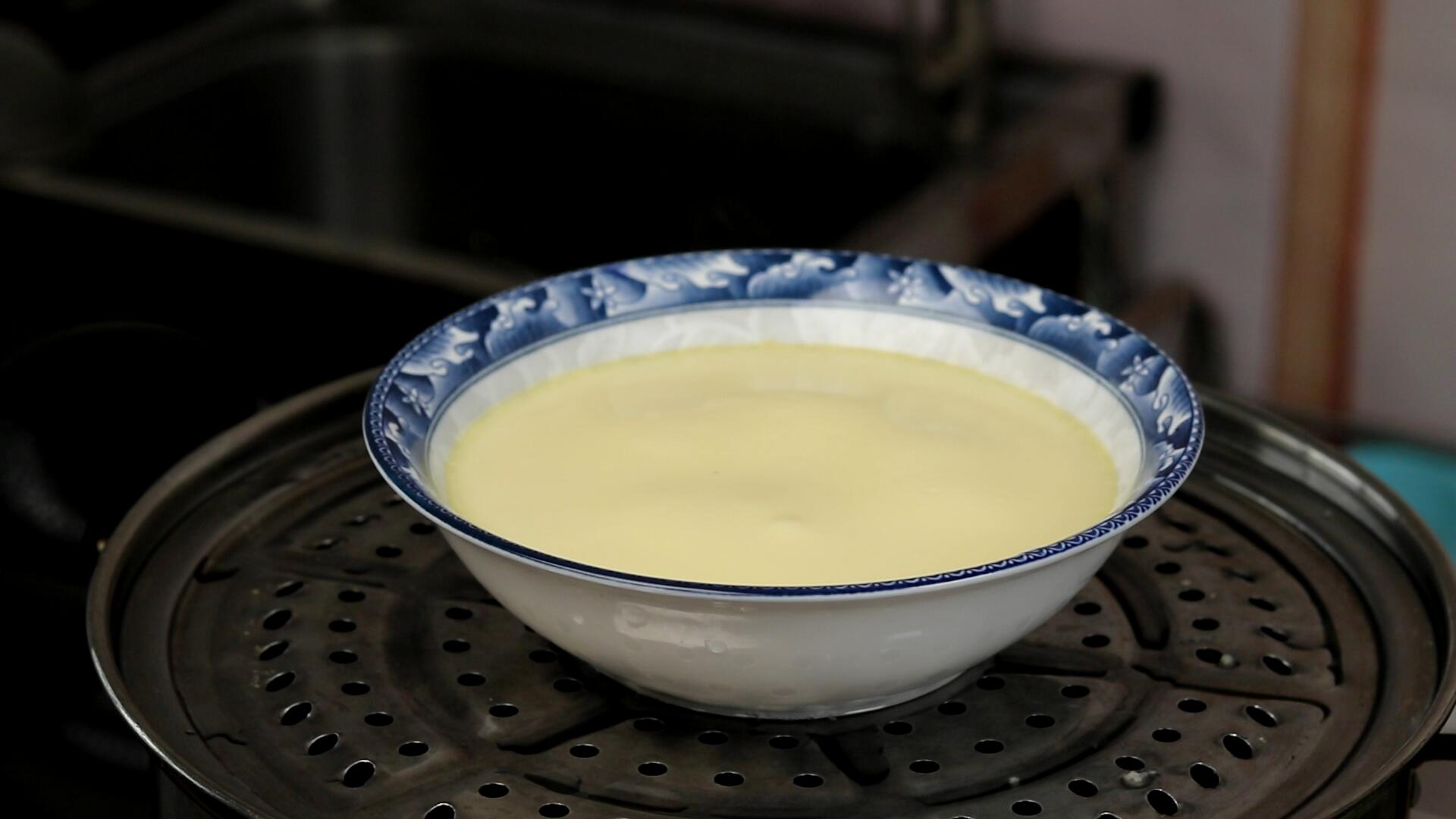 蒸鸡蛋羹不用去浮沫的做法,蒸鸡蛋羹水和蛋技巧