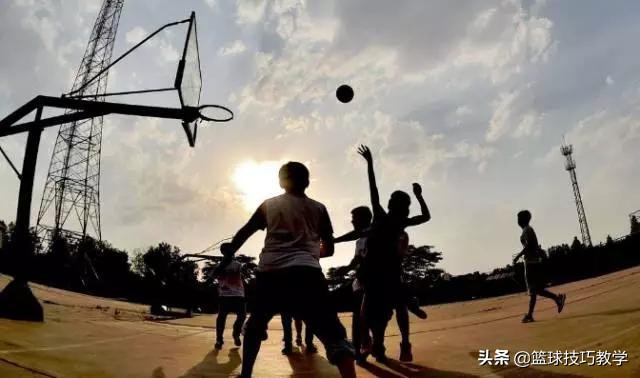 高帮篮球鞋更保护脚踝吗,有碳板不容易崴脚的篮球鞋