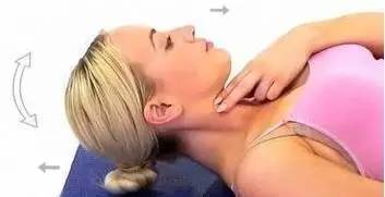 经常低头看手机的颈椎怎么矫正,抬头看手机对颈椎有好处吗