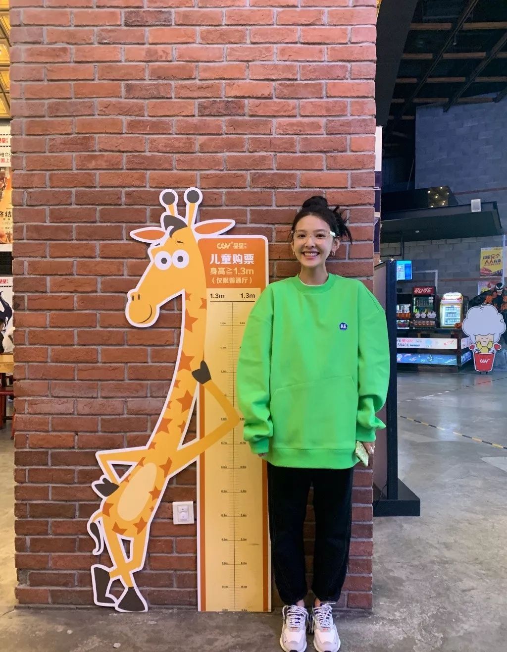 这周女艺人们传来啥潮流尖儿货刘雯我锁了