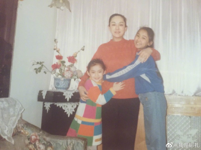 唐嫣晒女儿萌照罗晋评论,罗晋唐嫣互晒童年照