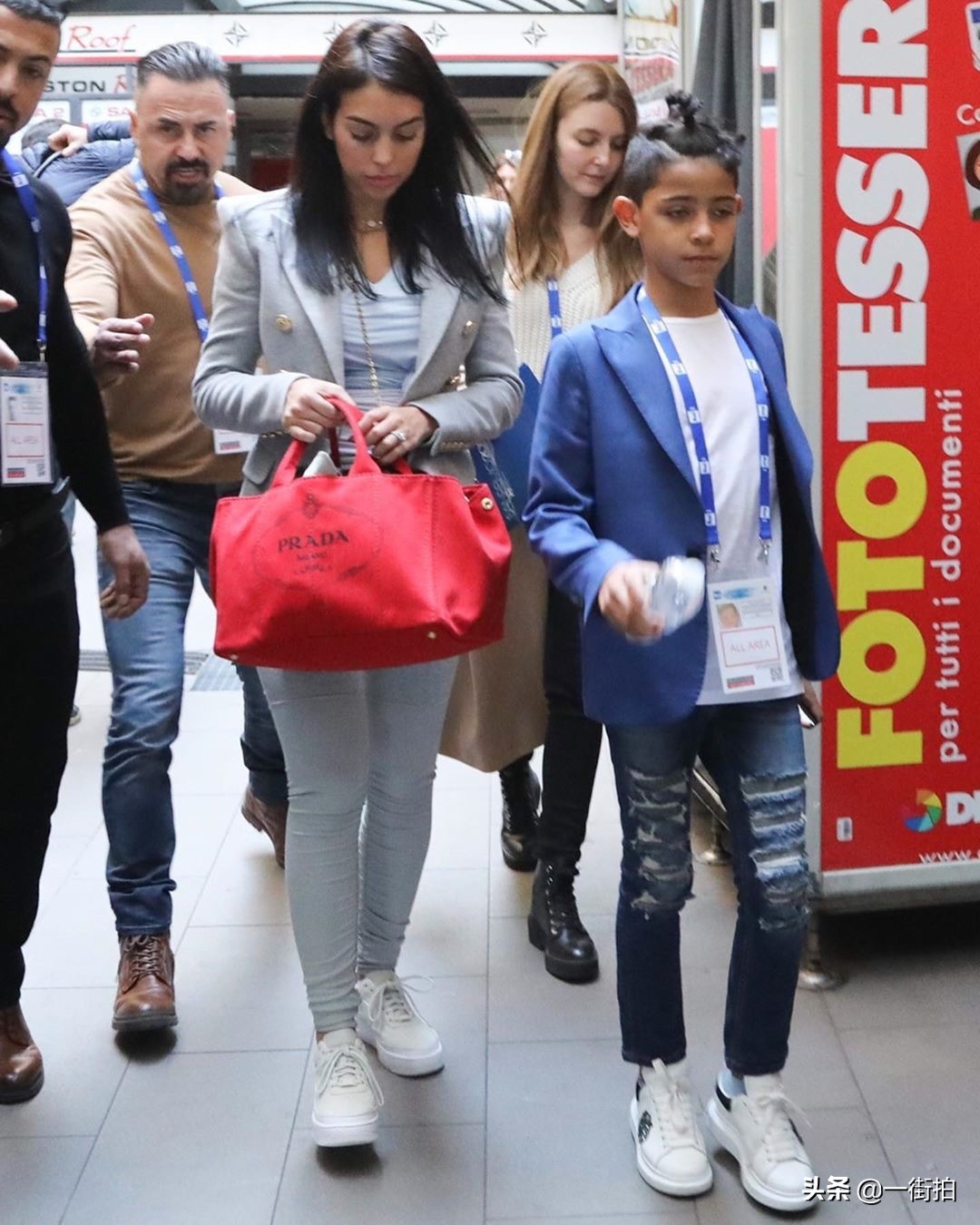 c罗为乔治娜去迪士尼,c罗为乔治娜剪头发