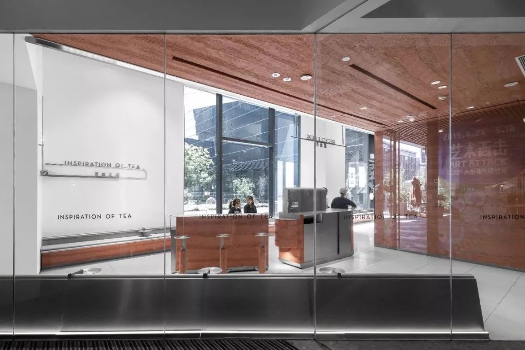 服装人要哭了！年利润4亿、估值90亿的喜茶竟然跨界服装行业？