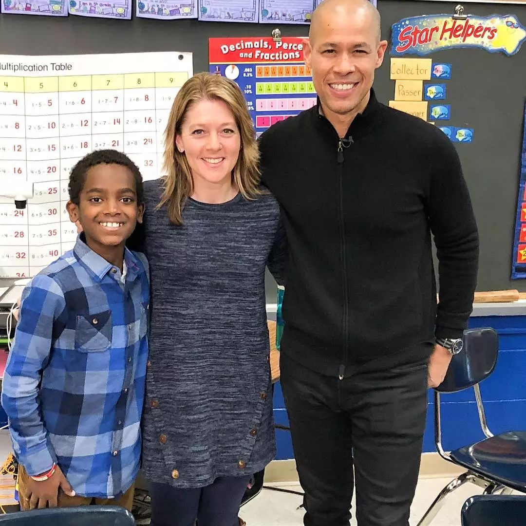 19万人看男生玩编织，他用钩针从弃婴，逆袭为美国“全民偶像”