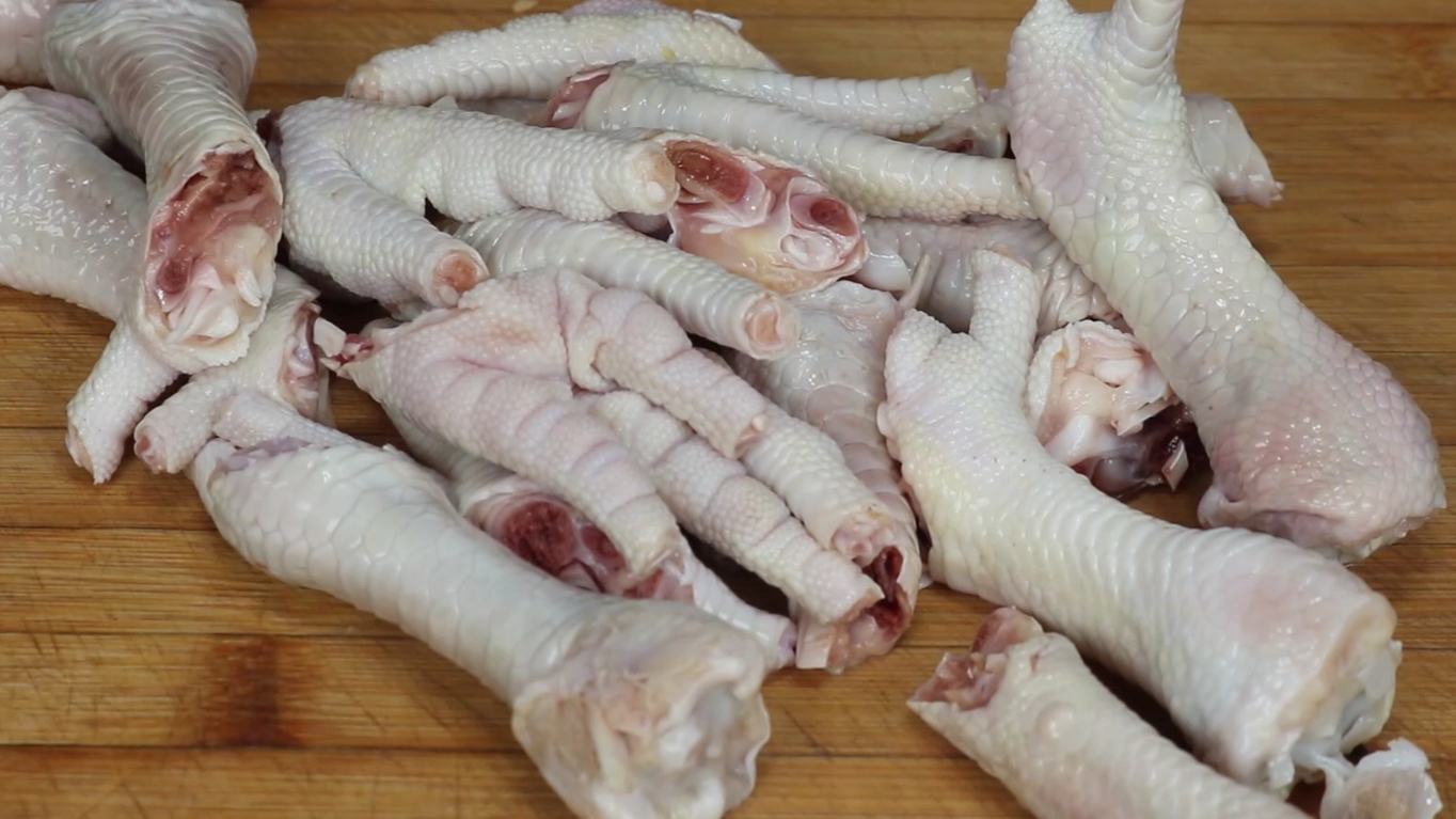 教你在家制作泡椒凤爪,正宗传统泡椒凤爪的家庭制作方法