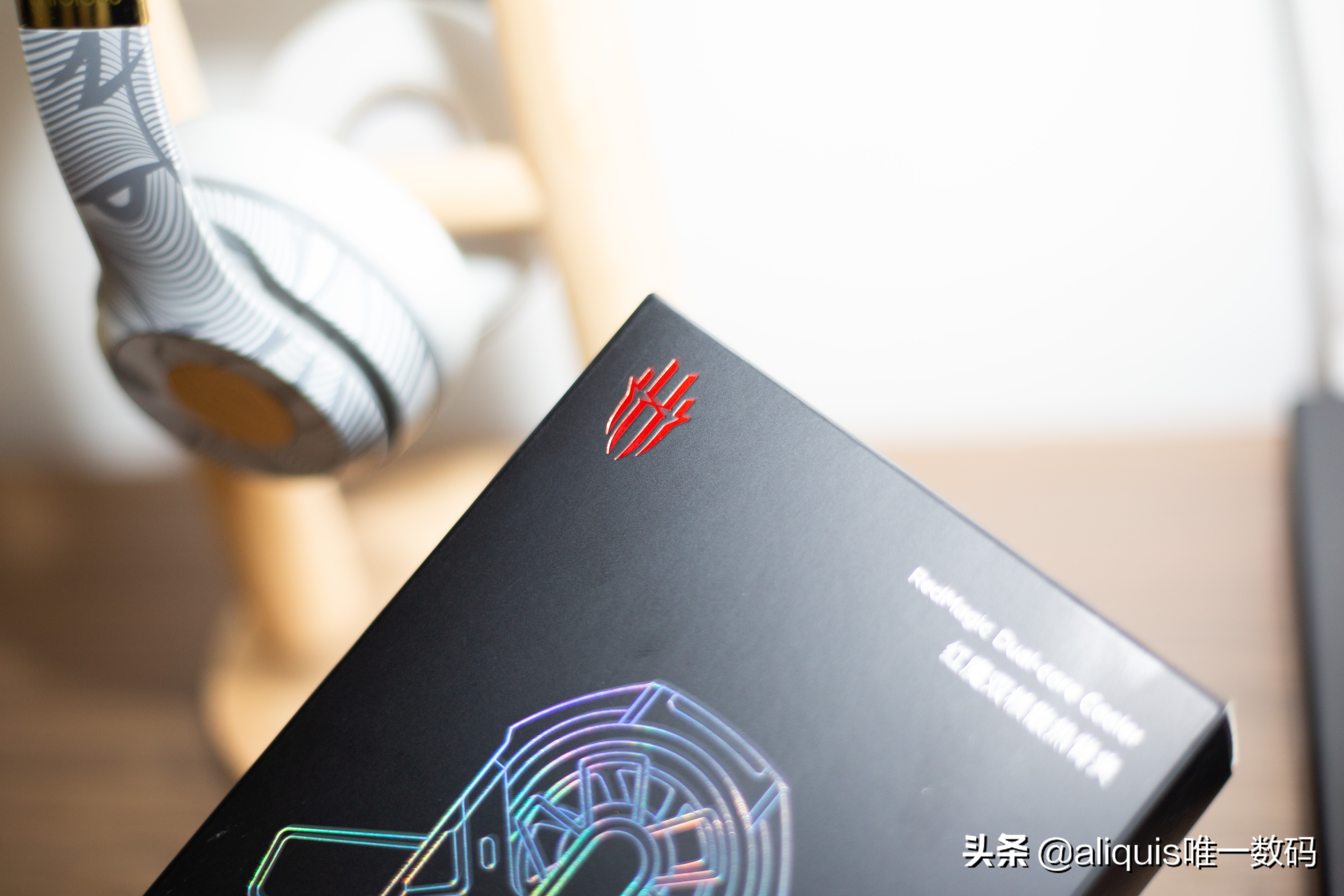 红魔手机加散热器游戏测评,手机玩原神满特效测试