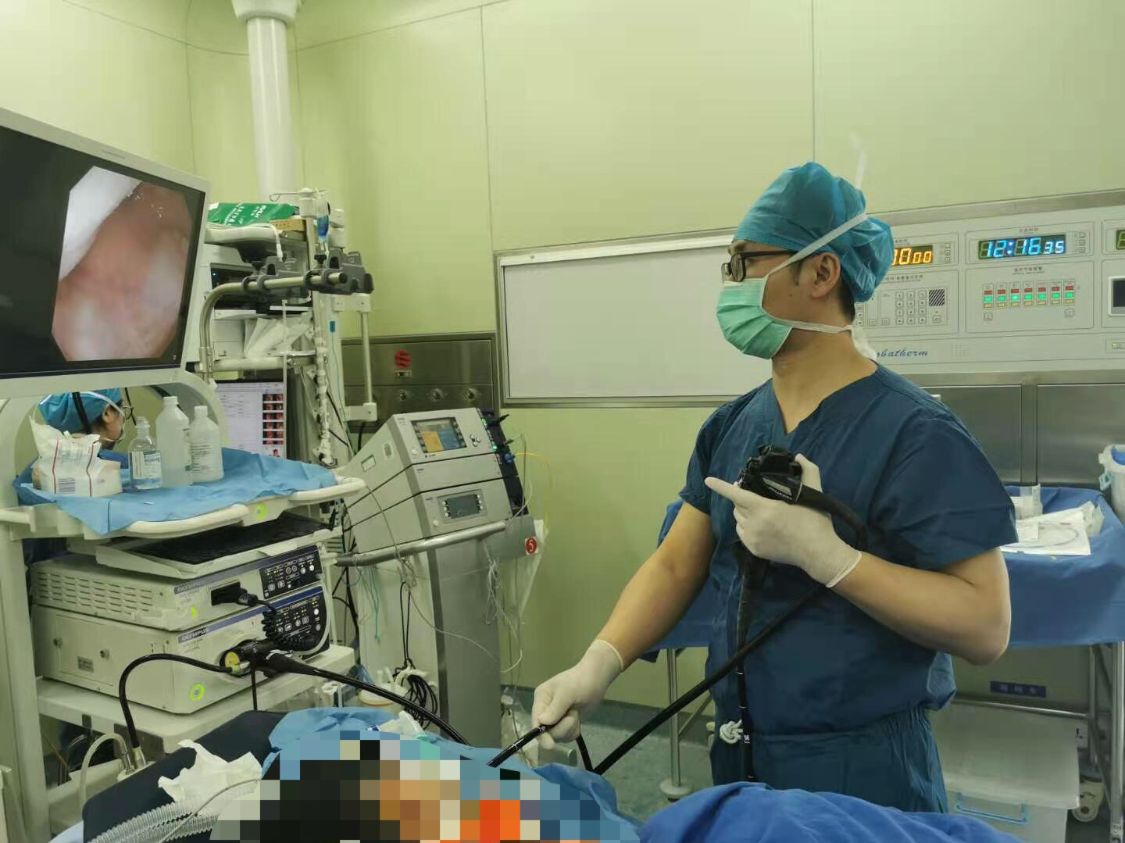 鹅足骨刺,吃骨头误吞导致食道穿孔