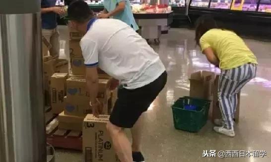 澳洲中国大妈抢奶粉,华人在国外抢奶粉