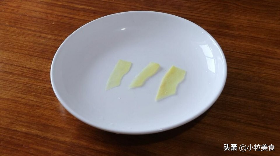 家宴上简单美味的清蒸石斑鱼,青石斑鱼除了清蒸还能怎么做