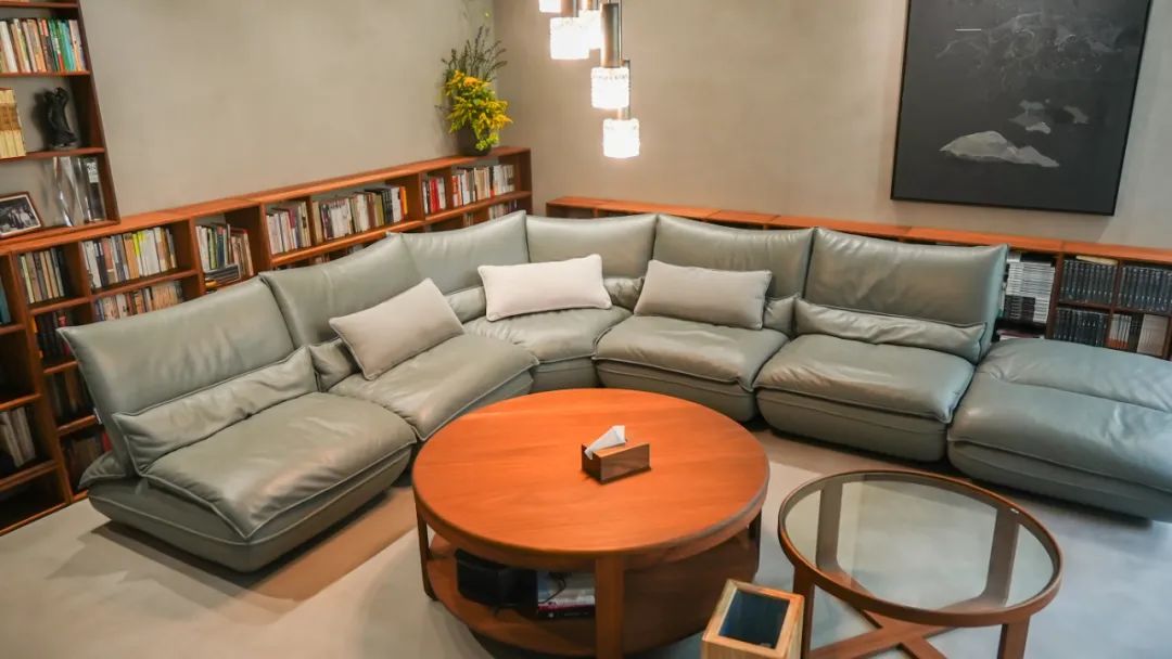 住在上海闹市400平的房子里，花开不败，开窗见池塘，太羡慕了