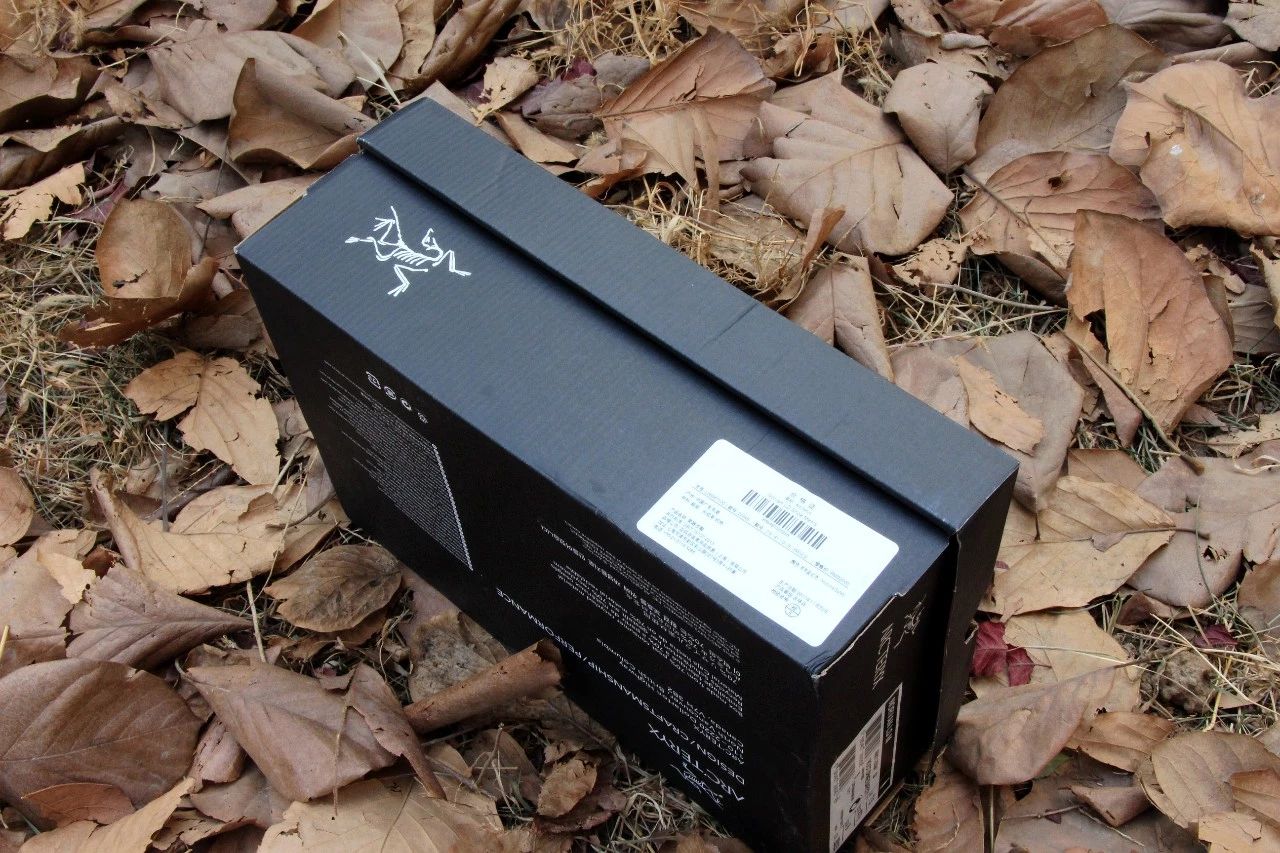 公认脚感最好的户外鞋始祖鸟,始祖鸟越野跑鞋高帮灰色