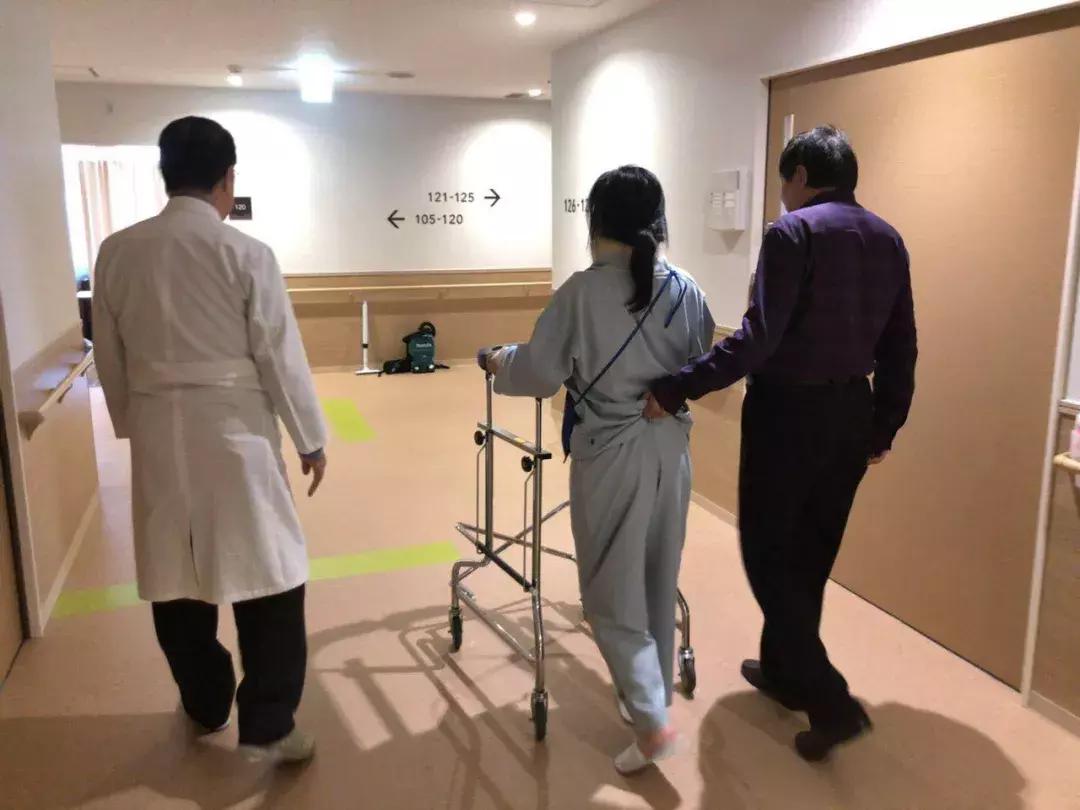 霓虹案例|在日本，颈椎椎间盘突出不一定非得做“金属融合术”