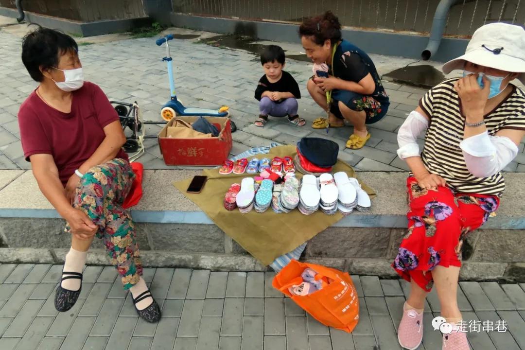 疫情期间还有人摆地摊吗,疫情期间摆摊生活的人