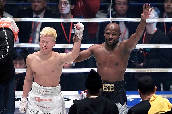 梅威瑟炫富日常,拳王梅威瑟又在疯狂炫富