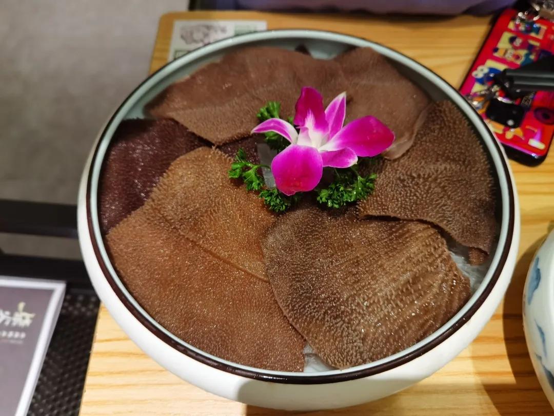 探店美食|南宁这家火锅店有点“柒”,镇店鸭血无限续,鲜香上瘾