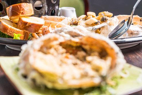 外滩惊现天价「奶盖雪蟹」，比宝马还贵