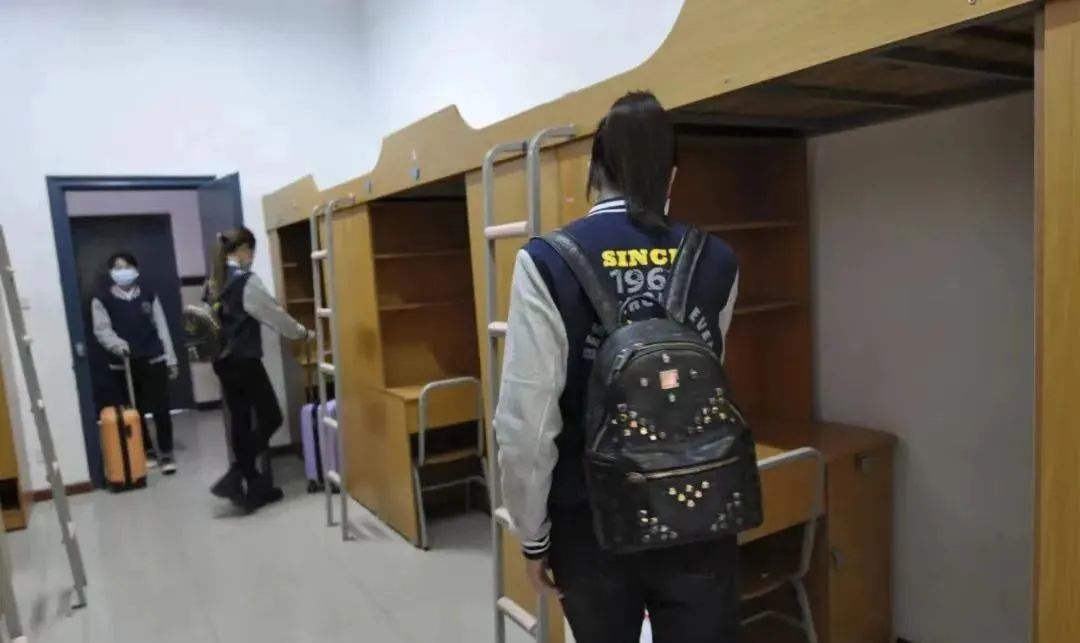 重庆环境最好的学校,重庆哪所学校宿舍和伙食最好