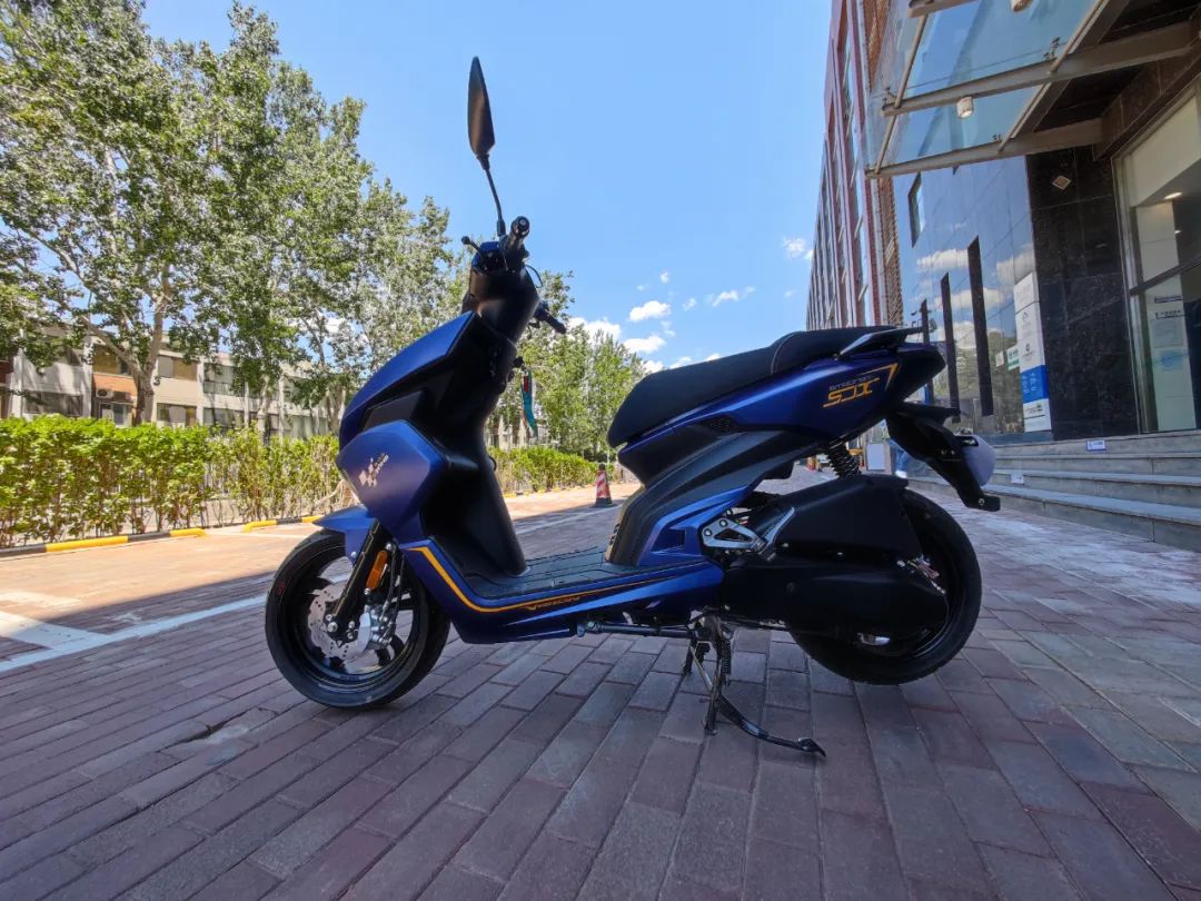 城市高颜值燃油踏板车,城市炫酷150踏板摩托车推荐