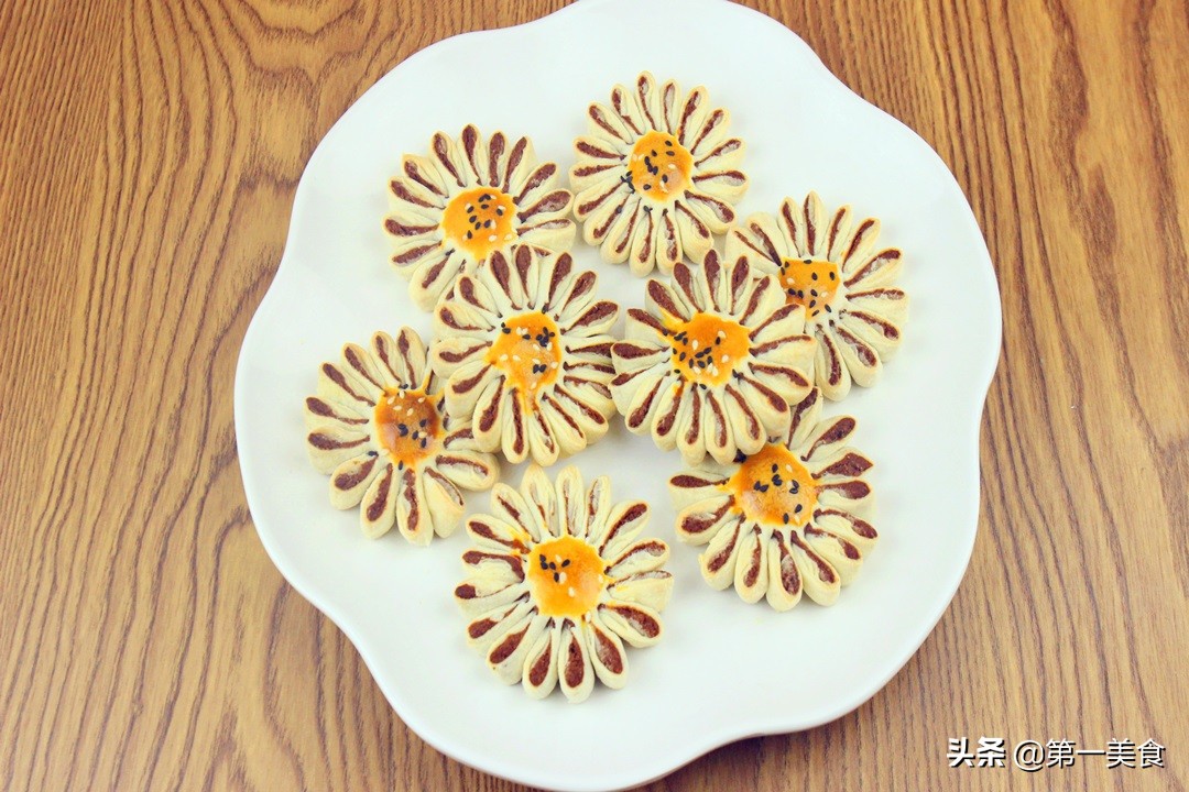 用面粉做的简单小吃无需酵母粉,红薯丝加面粉做法酥软