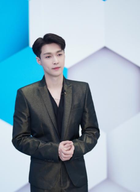 刷微博容易手滑怎么办？张艺兴告诉你答案，杜华学着点