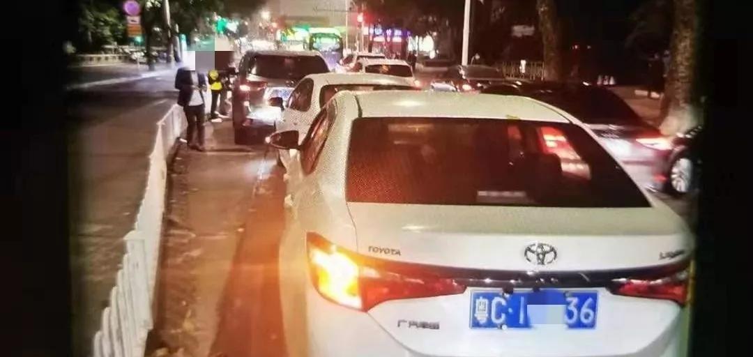 撞车也玩连连看？柠溪4车连撞3台竟都是丰田！竟只因手机响了一声！