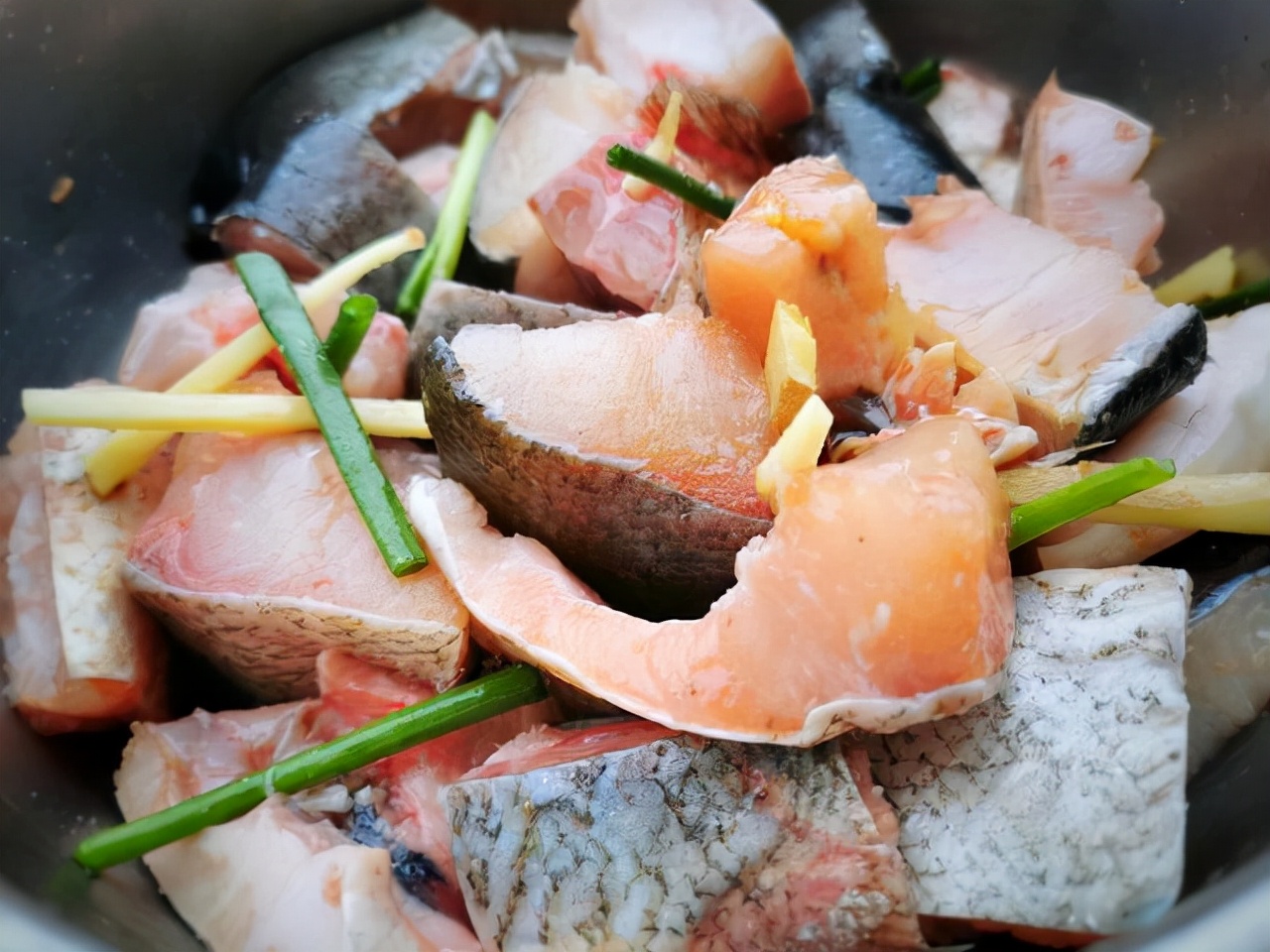 冬天果然还是适合炖鱼,冬天炖鱼的正确方法