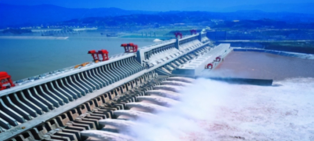 毛主席63岁游长江,81岁仍试图游湘江,但在游泳上,却还是有遗憾