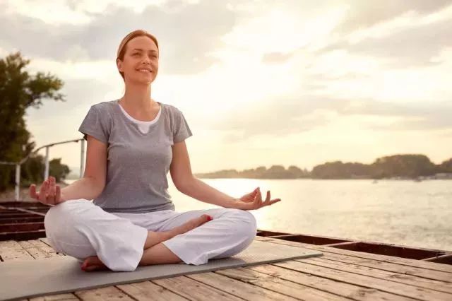 养肾就是养命这10种行为最伤肾,养肾等于养命吃得过咸很伤肾