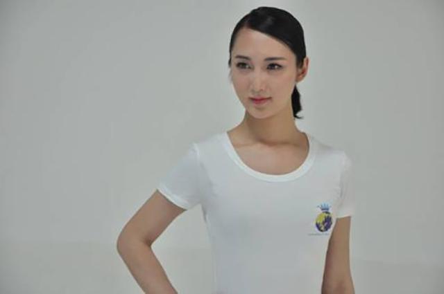 2005年“背母上学”的刘婷，10年后变性成了女人，现在怎样了？